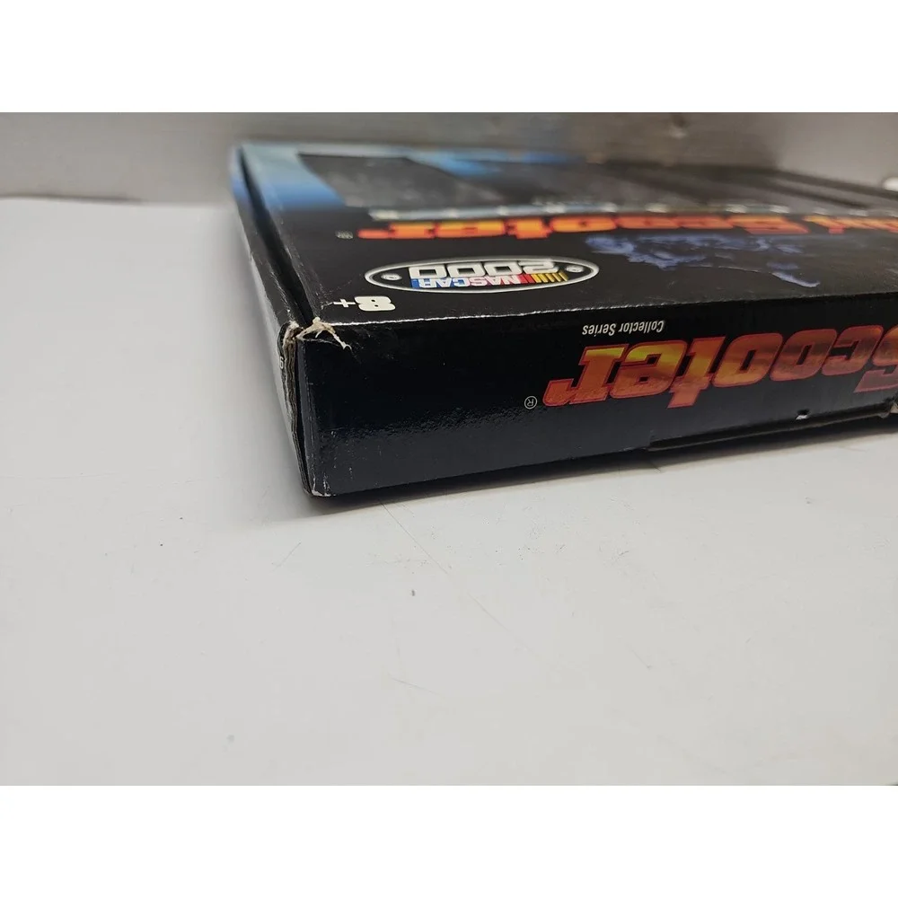 Hot Wheels Racing NASCAR 2000 Scorchin' Scooter Set Collector Series 16 Vehicles